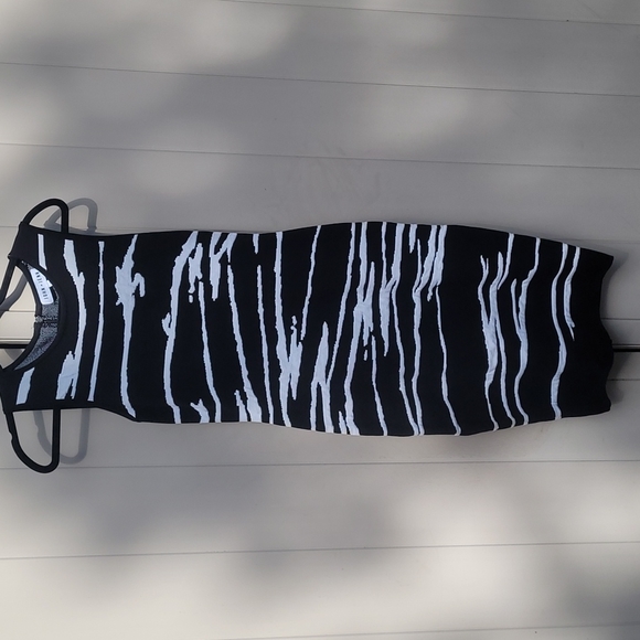 John & Jenn woman's bandage dress - Picture 4 of 6